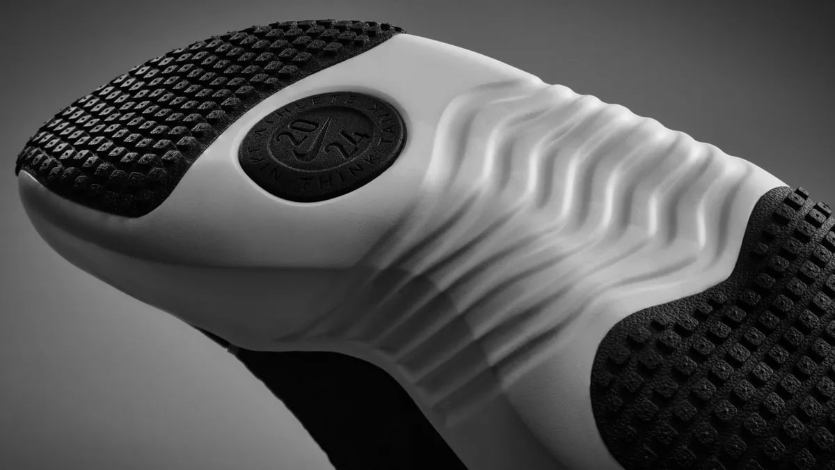 A series of air-filled pockets are powered by battery packs in the insole